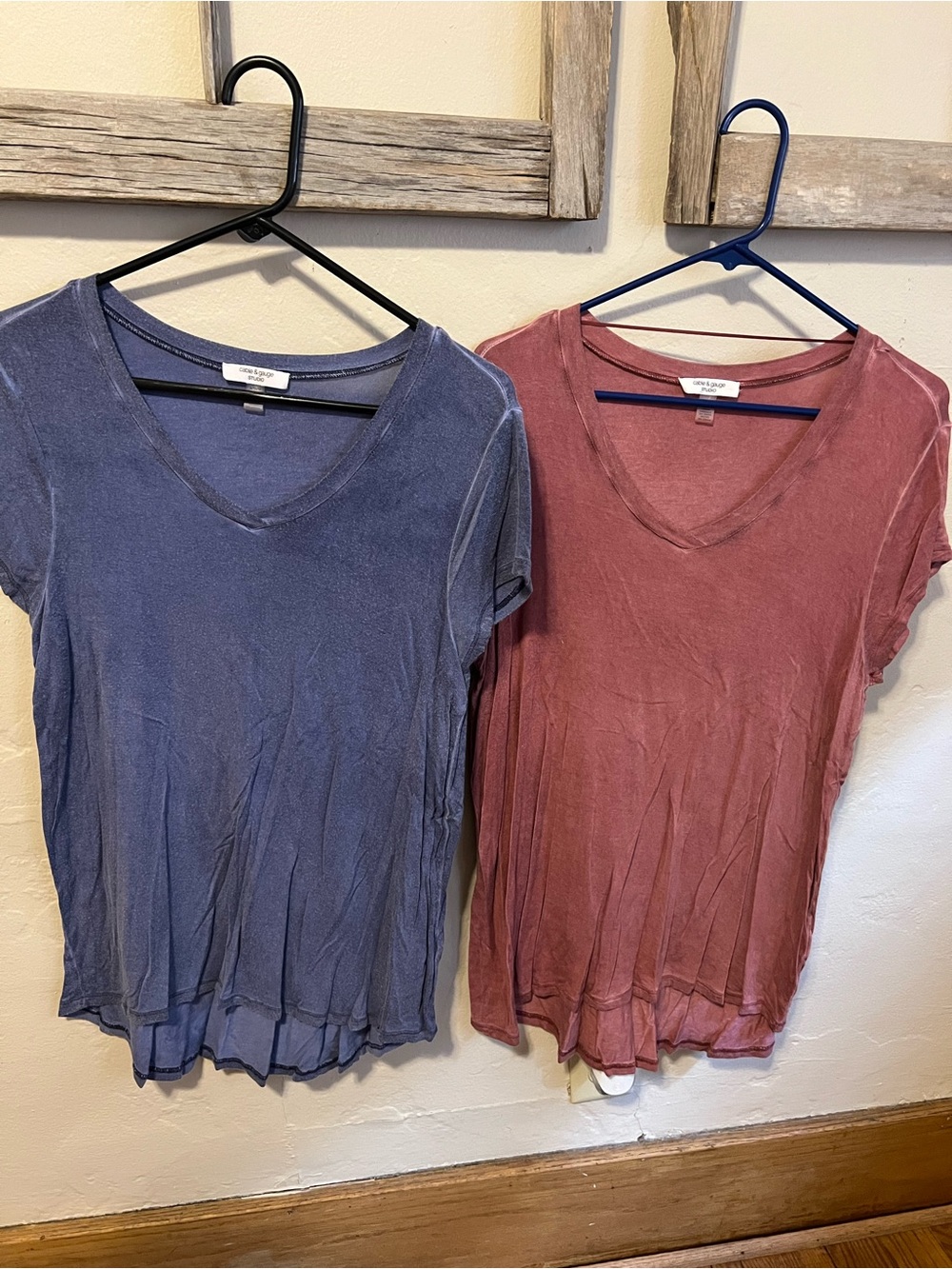 Blank NYC Women's V-Neck Tee in Dusty Blue and Mauve (2-Pack)